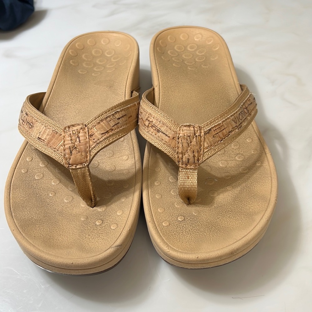 Vionic flip flops